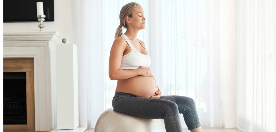 Pre- en postnatale kinesitherapie bij MoveMed Antwerpen voor begeleiding tijdens en na de zwangerschap