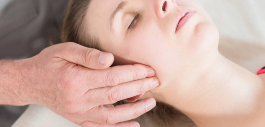 Kinesitherapie voor kaakgewrichtsklachten (TMJ/TMD) en kaakrevalidatie bij MoveMed Antwerpen